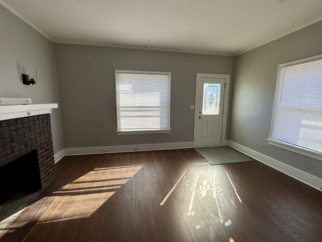Photo - 2 bedroom, 1 bathroom duplex now available on the southside of Ottawa