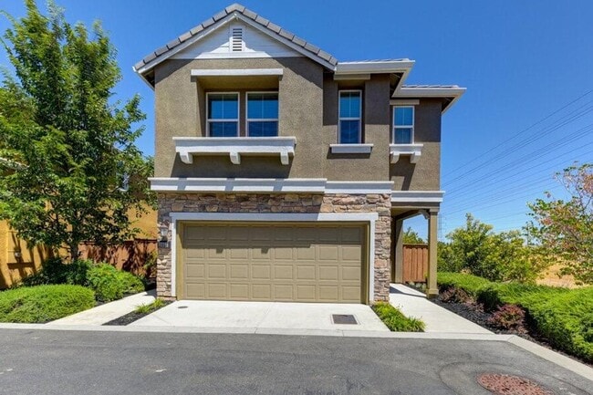 Building Photo - 3 Bedrooms in Paseo Del Norte of Roseville