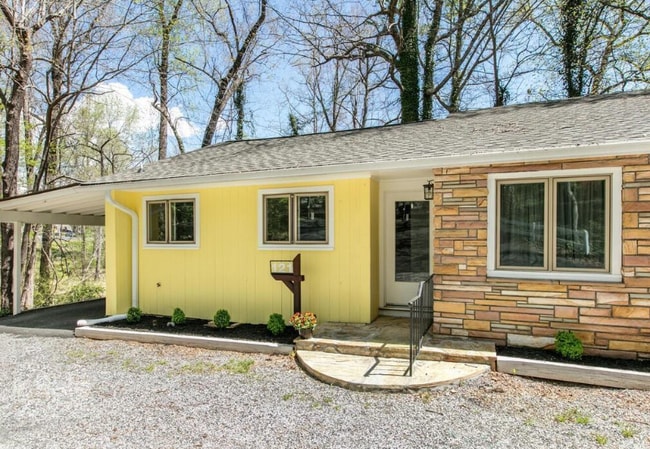 121 Carolina Dr