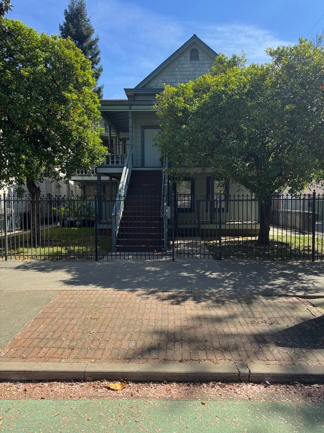 Building Photo - 1915 10th St Unit 1915 10th St Apt #1