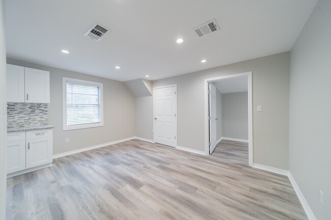 Photo - 5739 Skylane Dr
