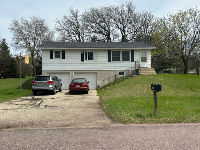 Three Bedroom Home in rural SE Rochester MN - Three Bedroom Home in rural SE Rochester MN