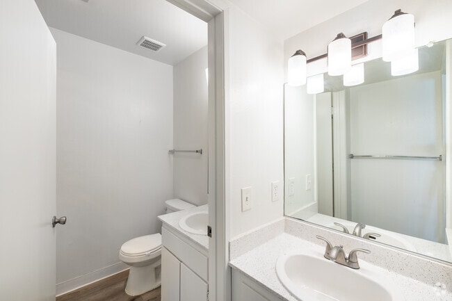 1BR, 1BA - 600SF - Kitchen