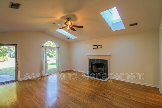 1240 Llewellyn Rd