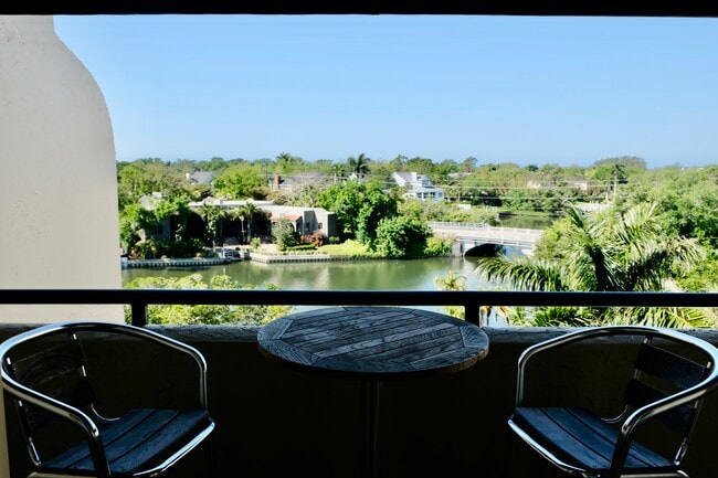 Photo - 835 S Osprey Ave Unidad 411