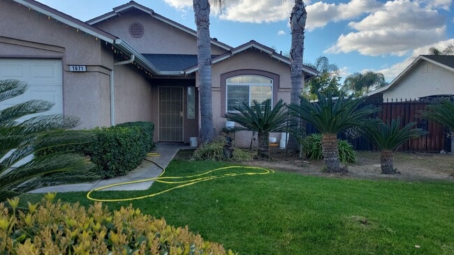 Photo - 1671 Hume Dr