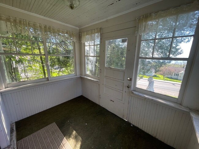 Photo - Incredible Lake Views-Spacious 6 Bedroom Home