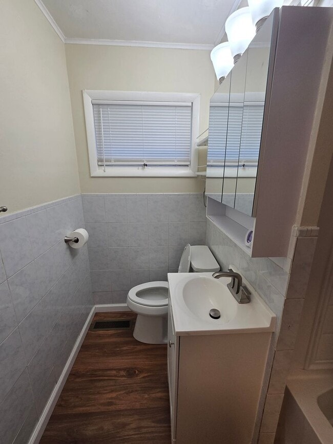Photo - 118 Barclay Rd