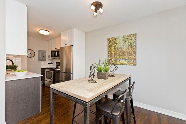 Photo - 5536 N Sheridan Rd