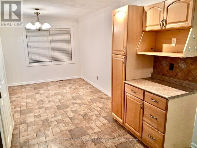 Photo - 146 Langarth St W