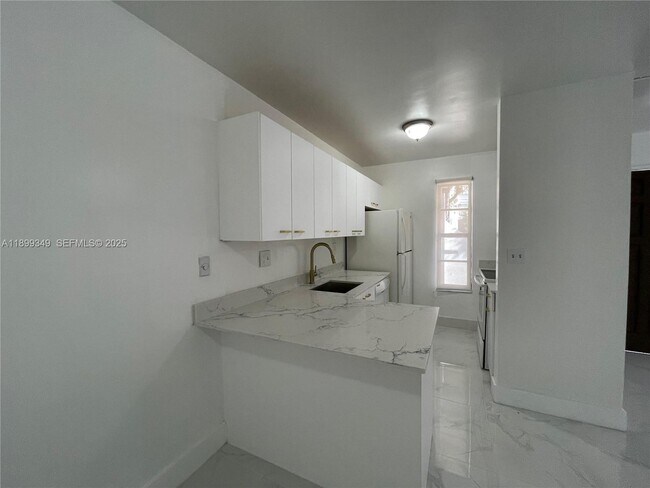 Building Photo - 7450 SW 153rd Pl Unit 104-2
