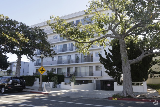 Building Photo - San Vicente Tower Rental