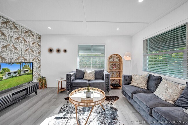 Photo - 251 NE 17th St