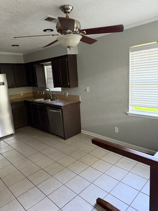 Photo - 137 Old Angleton Rd