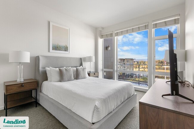 Building Photo - 11505 NE Yacht Harbor Dr