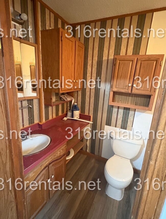 Photo - $1050 - 3 bed 1 bath - Single Family Home