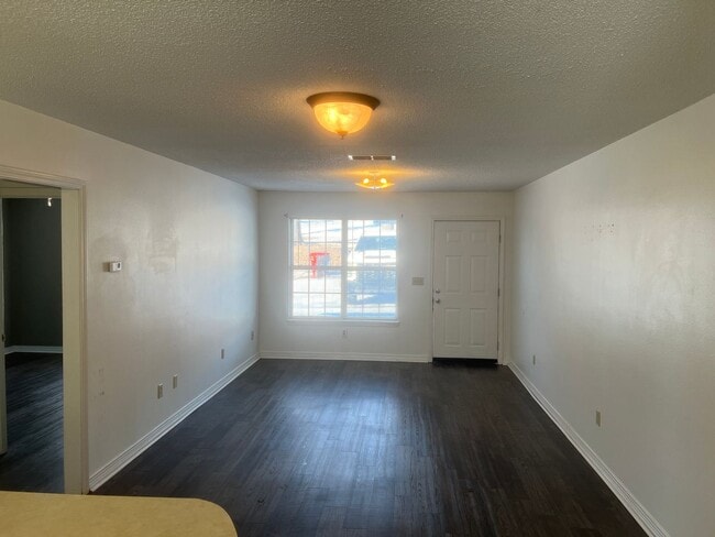 Photo - 2 Bed 1 Bath Duplex