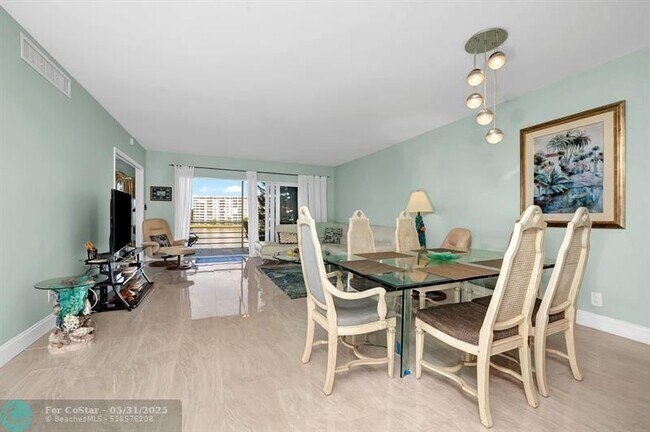 Photo - 2751 N Palm Aire Dr Unit 410