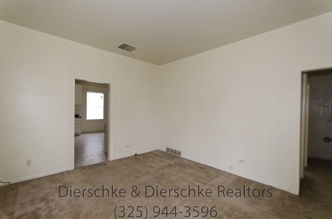 Photo - Affordable 2 bedroom home CLOSE ACCESS TO LOOP 306!