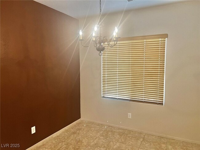 Photo - 2747 Lochleven Way
