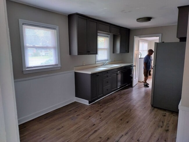 Photo - Elbow Room and Workshop