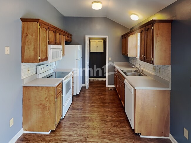 Photo - 104 Cascade Ln