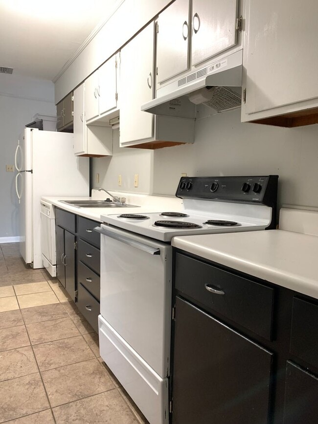 Photo - 643 W Matthews Ave Unit W