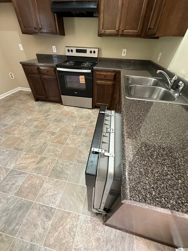 Photo - 1106 Emma May Pt