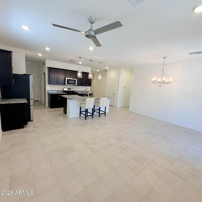 41575 W Saguaro Dr