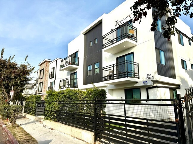 Building Photo - 1500 Arapahoe St Unit 1 Rental