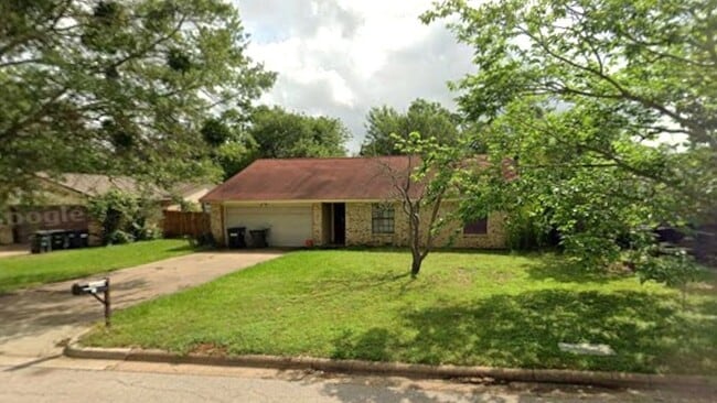 Building Photo - 3019 Jennifer Dr