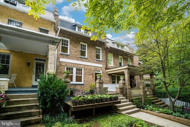 Building Photo - 2030 Pierce Mill Rd NW