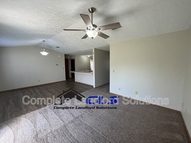 Photo - 563 Farrington St