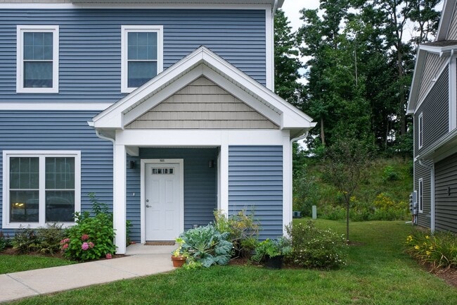 Photo - 2 bed, 1 bath apartment with washer and dryer included (65 Griffin Ln #202) Unit 65-202