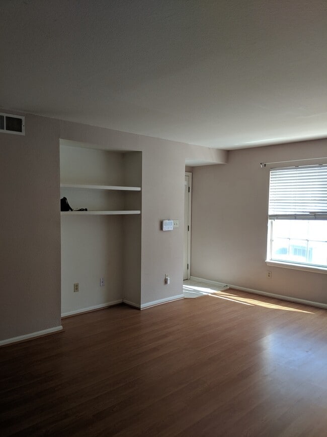 Photo - DTC Ground Floor 2 Bedroom 2 Bath Condo For Rent - Great Location and Amenities