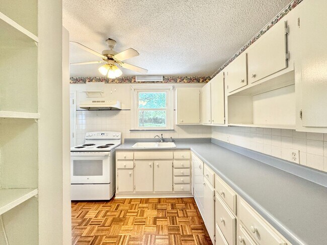 Photo - 505 Crestwood Dr