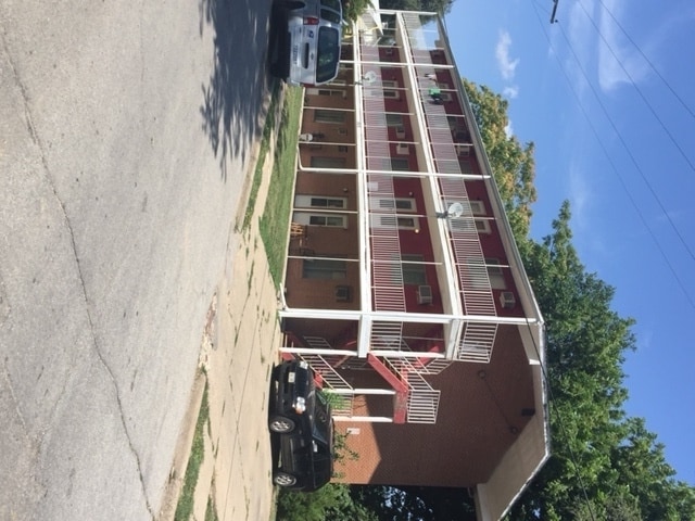 1015 N 47th Ave