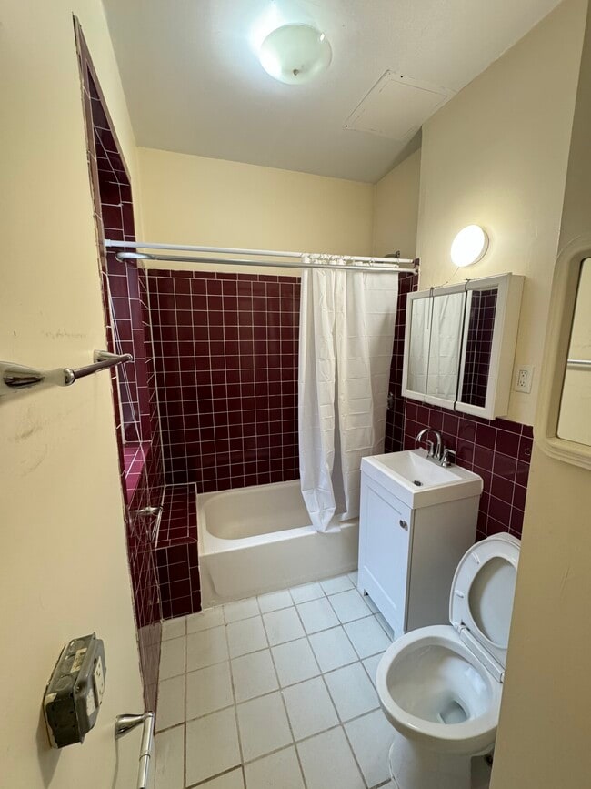 Building Photo - 883 Huntington Ave