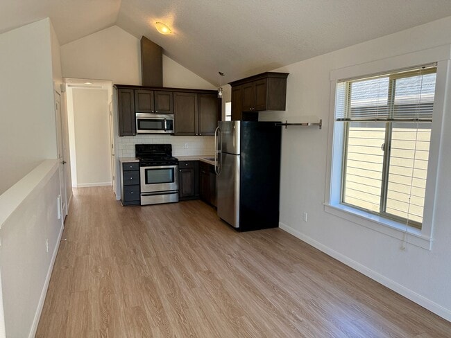 Photo - 8253 SE Taylor St Unit 8253
