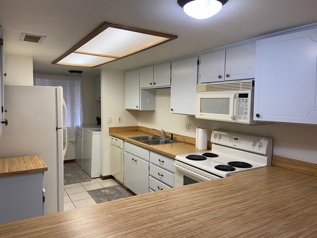Photo - TOWNHOME - VILLAGE OF OAK CREEK