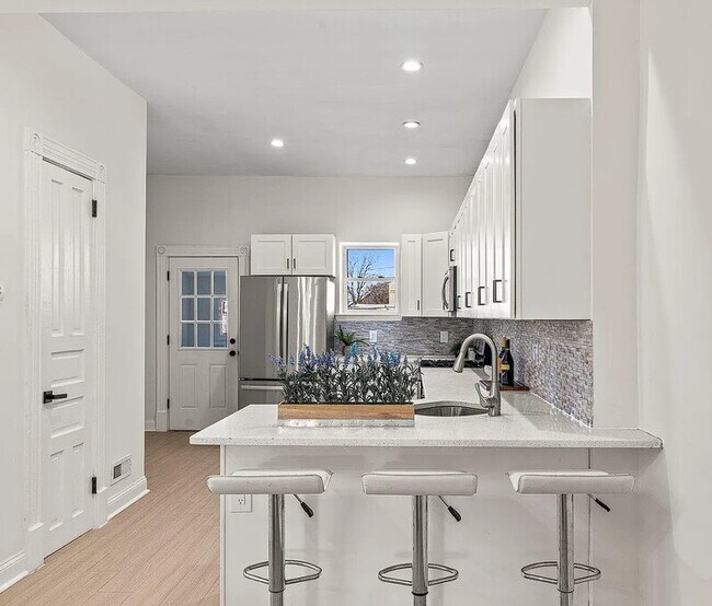 Photo - 13 W Upsal St