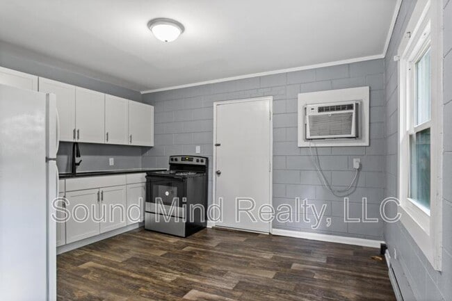 Photo - 719 Woodland Rd