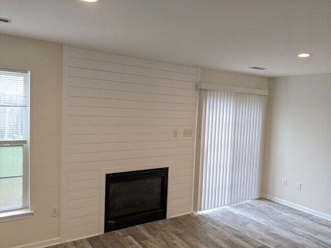 Photo - Completely Renovated Townhouse in convenie...