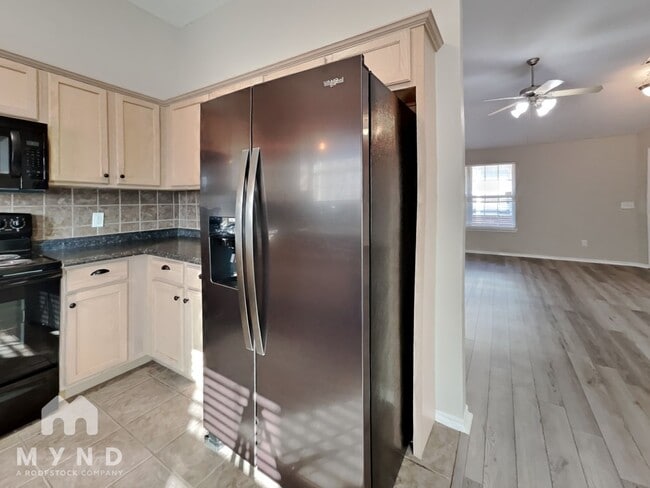 Photo - 525 Cherokee Gate Dr