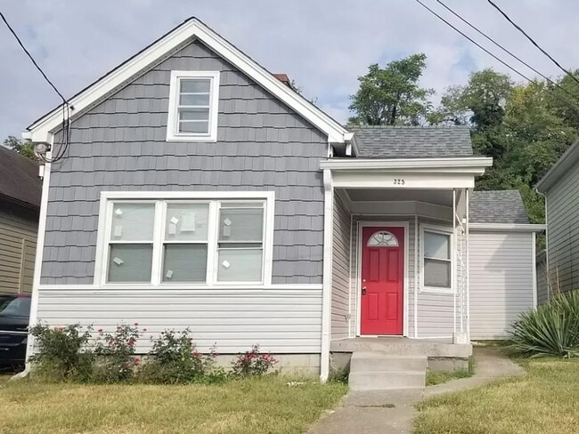 Building Photo - 3 Bedroom Downtown!