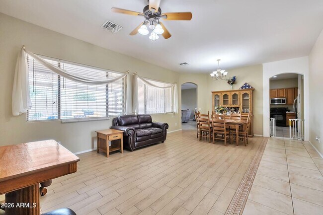 8807 W Carole Ln