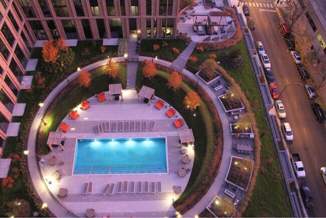 Photo - 855 W Madison St