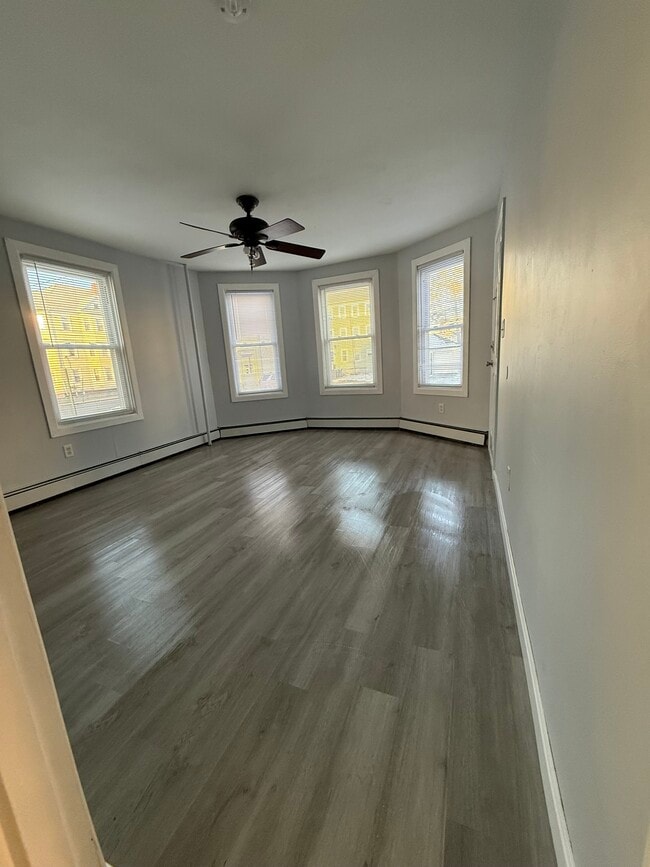 living room - 101 Whitehall St Unit 1st floor