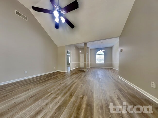 Photo - 253 Cobblestone Ln