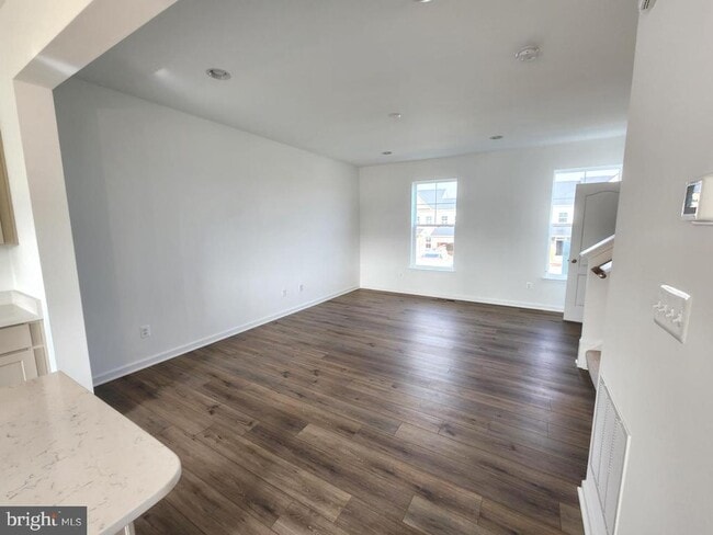 Photo - 229 Hillsdale Pl